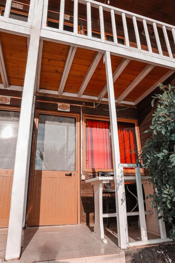 Plazhi Gjeneralit - Small Cabins - Bungalows - Apartaments - Villas - Suite Kavaje Ngoại thất bức ảnh